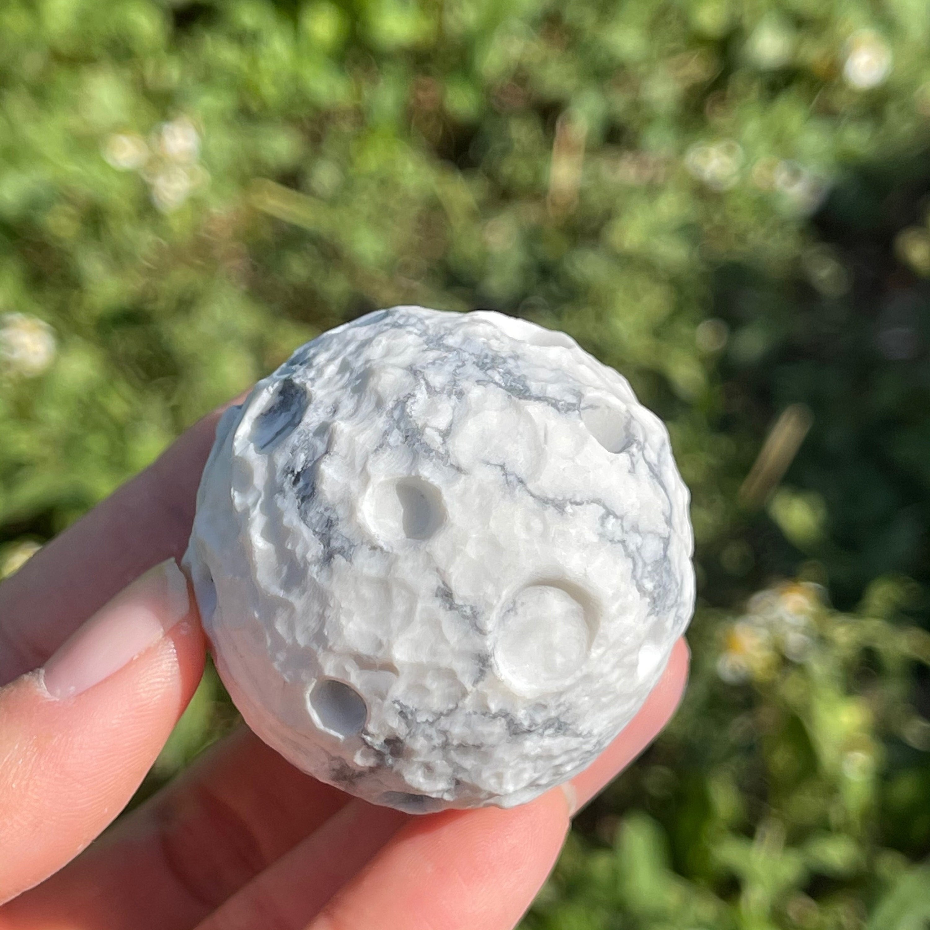 Howlite moon deals