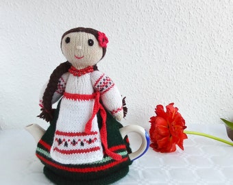 Knitted tea cosy, ukrainian doll. Gift for the home.