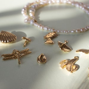 Pearl necklace, choker, chain, necklace, pendant, shell, ginkgo, palm tree, dragonfly, whale fin, banana, gilded, gold, freshwater pearl