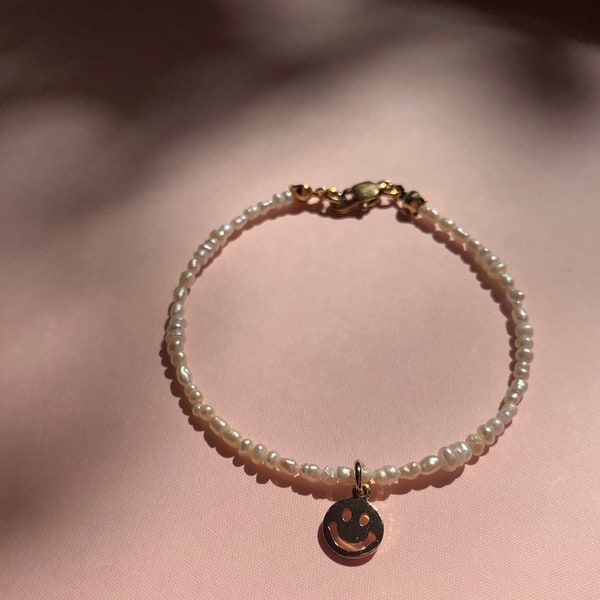 Bracelet, bracelet perle, bracelet, smiley, smiley, pendentif or, perles, perles d’eau douce, or, choker, minimal, boho