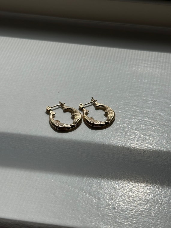 Vintage 14k Yellow Gold Fish/Dolphin/Whale Hoops - image 2