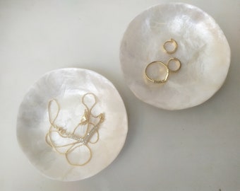 Porte-anneaux rond et doux en forme de coquillage - Blanc avec assiette à bijoux, lot de 2