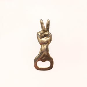 Abridor de botellas de latón con el símbolo de la paz - Abridor de tapas estilo vintage