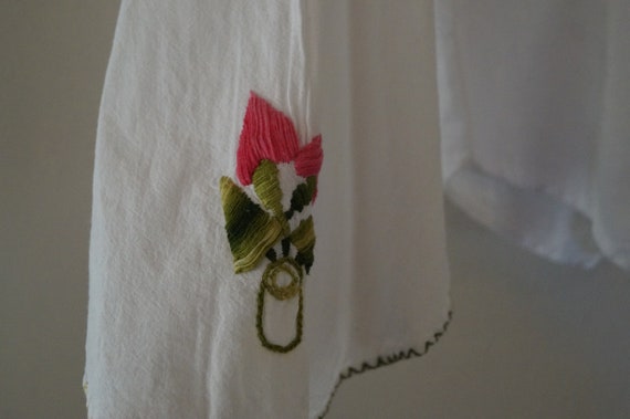 Heavily Embroidered Mexican Peasant Blouse Size M… - image 4