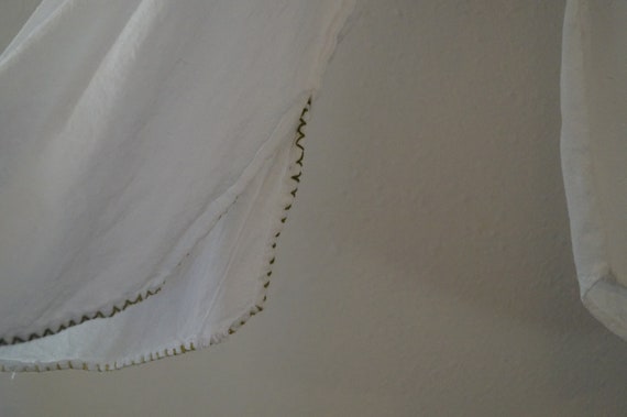 Heavily Embroidered Mexican Peasant Blouse Size M… - image 5
