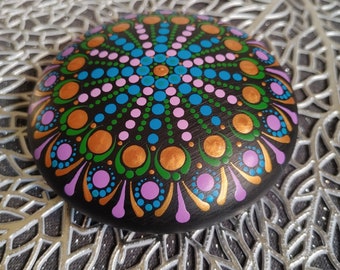 Mandala stone made of ceramic hand-painted / paperweight / meditation stone / painted stone / living room decoration / hand flatterer