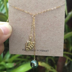 Beautiful Lariat Necklace with 14K Gold Filled Monstera Charm and Tahitian Pearl.