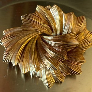 Vintage textured gold tone abstract brooch pin.