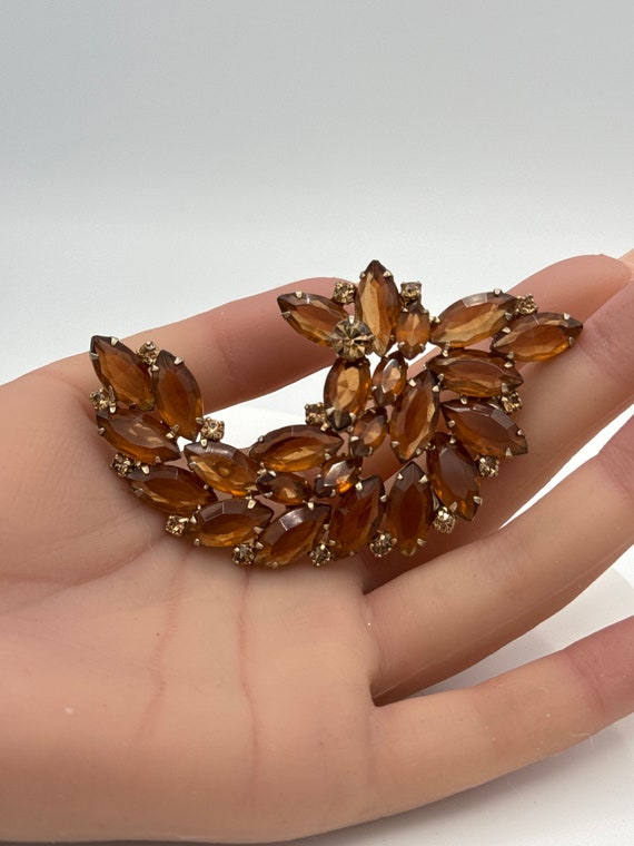 Vintage gold tone brooch amber tone marquise and r
