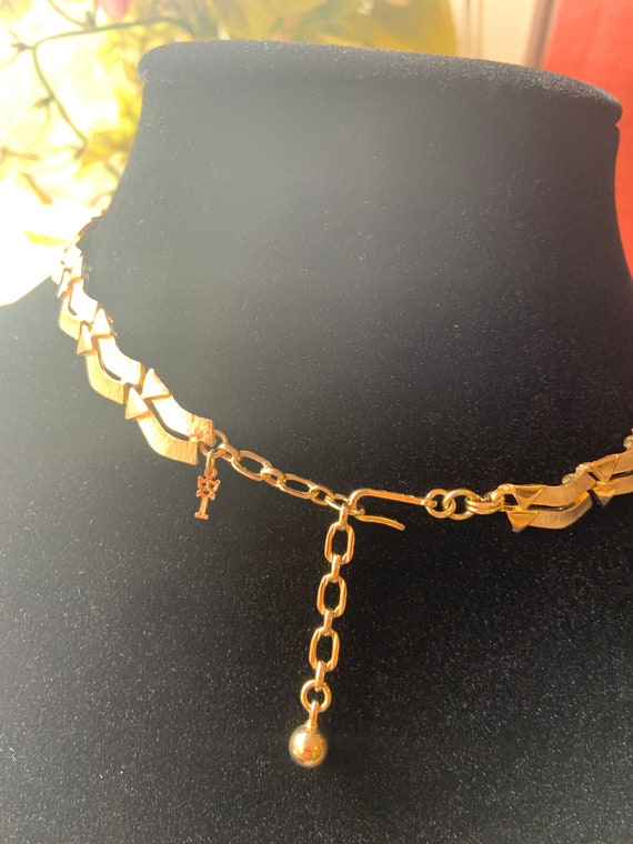 Crown Trifari vintage gold tone necklace - image 2