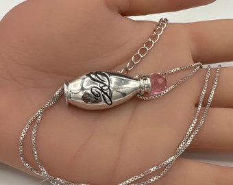 Vintage silver tone Avon pendant necklace 2004 PC