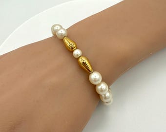 Elegant armband med konstpärlor