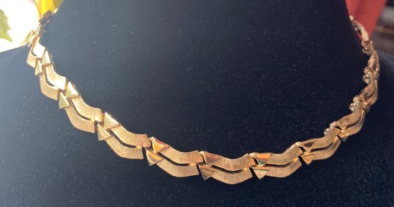 Crown Trifari vintage gold tone necklace - image 1
