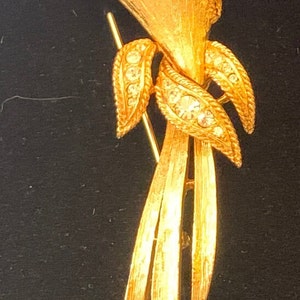 Vintage Sarah Coventry flower brooch