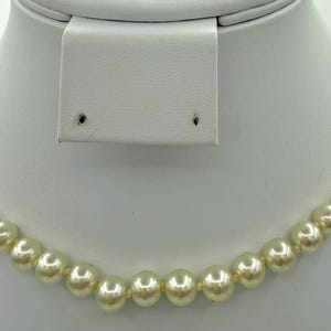 White faux pearl necklace