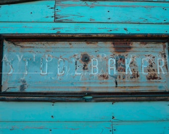 Foto de la puerta trasera de un Studebaker antiguo: Man Cave Garage Art