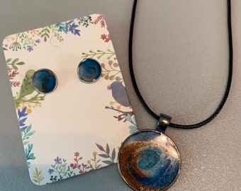 Resin necklace and stud earrings set