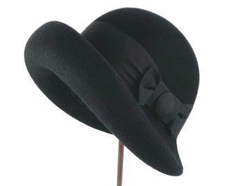 Vintage Black Felt Cloche Hat - Elegant 1920s Inspired Headpiece for Women