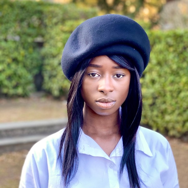 Black Felt Beret Hat - Classic French Style Headgear in Wool, Perfect for Any Occasion