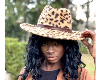 Leoparden Fedora Hut mit breiter Krempe, Melousine Filzhut mit Leopardenfell, Gepard Tier Print Fedora Hut mit breiter Krempe