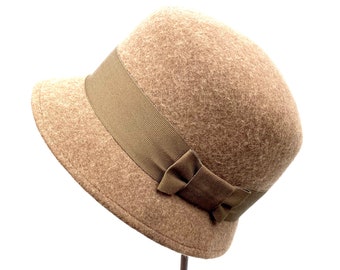 Vintage felt cloche hat - Elegant Felt Cloche Hat from the 1920s Era - Great Gatsby Style Accessory