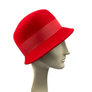 Red cloche hat, 1920s red hat, woman red felt hat, cloche felt hat, custom cloche hat, 1920s cloche hat, women red hat, boho red felt hat