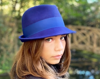 Koningsblauwe trilby-fedora – chique wolvilt modieuze hoed