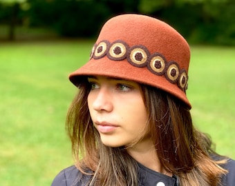 Felt Cloche Hat in Brown - Vintage Cloche Hat in Felt - 1920s Inspired Fashion for Women