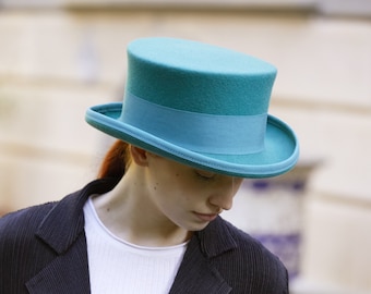 Hoge hoed van turquoise vilt - Lage kroon - Formele hoofddeksel voor dames