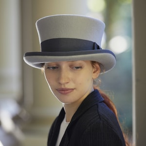 Lage hoge hoed in lichtgrijs - hoge hoge hoed PAREL - Elegante vilten hoofddeksels voor heren en dames