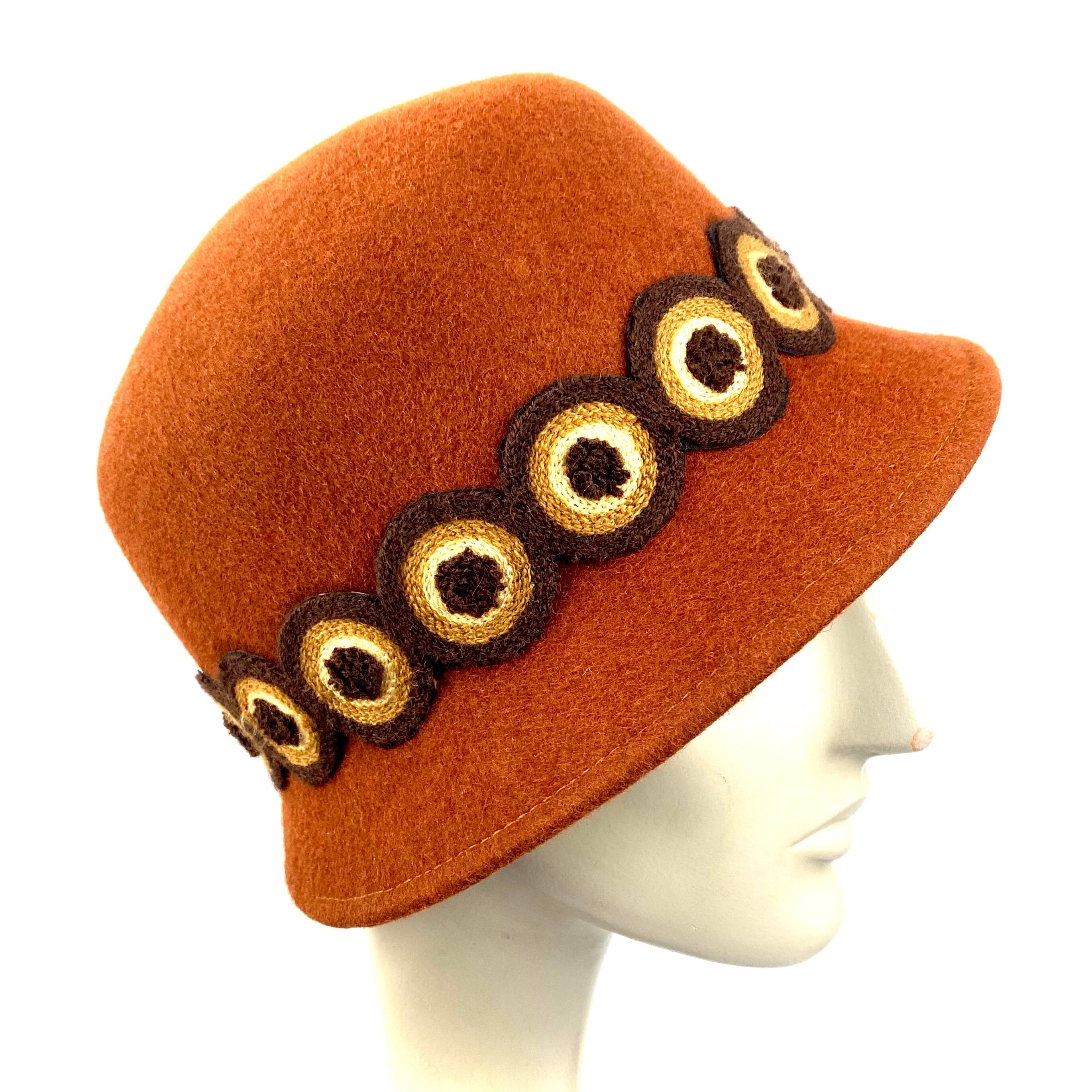 Felt Cloche Hat in Brown - Vintage Cloche Hat in Felt  display picture 1