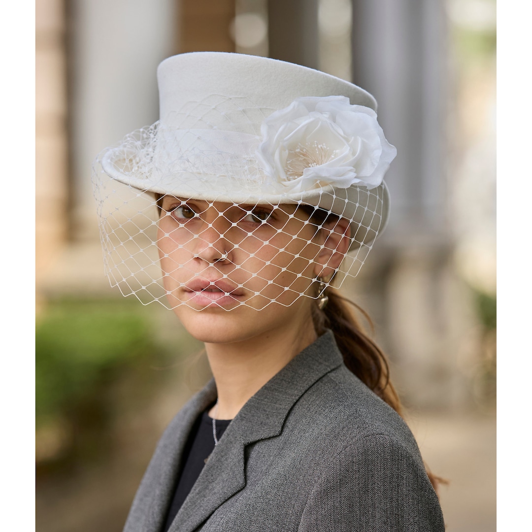White Felt Wedding Top Hat With Veil: Vintage Bridal  display picture 1