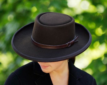Dark Brown Gambler Hat – Classic Felt Fedora with Wide Brim for Timeless Style