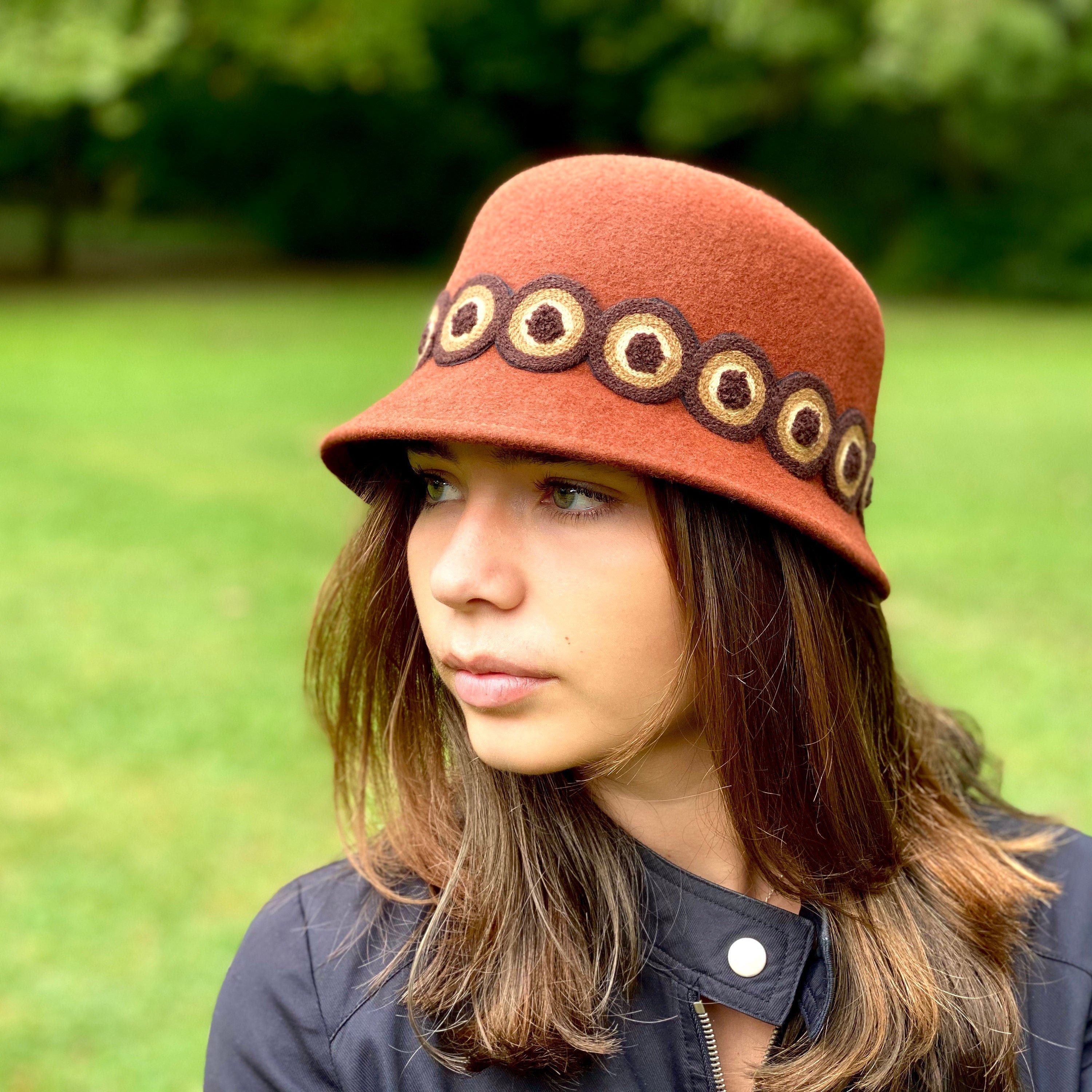 Sombrero cloche fieltro de lana marrón adornado con una - Etsy México