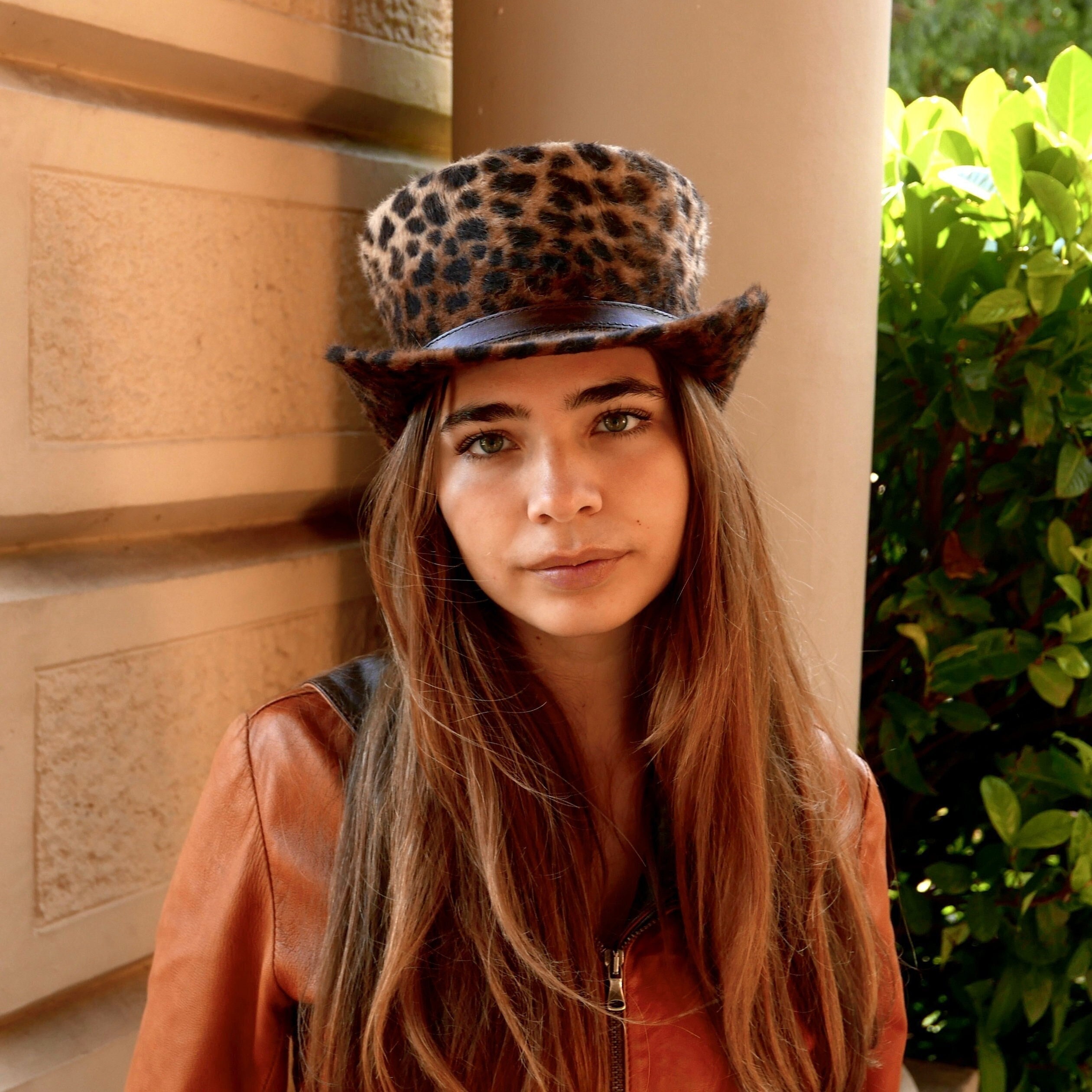 Teressa Foglia Cybil Leopard Print Felt Hat in Cheetah Brown 7 1/4 Excellent! Leopard Print Fur Felt Top Hat, Eco-leather Belt - Etsy main image 4