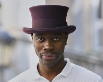 Vintage Men's Edwardian Low Top Hat from 1900's Era - Classic Accessory for Period Costumes