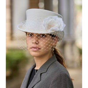 Hoge hoed bruiloft - witte vilten hoge hoed voor bruid met sluier - vintage bruiloftsaccessoire