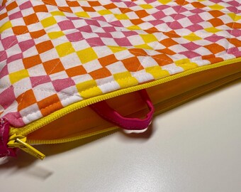 夏らしいチェック柄キルティングニードルポイント/クラフトジッパープロジェクトバッグ 12インチ x 14インチ - サイズ ミディアム
