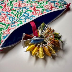 Bow Needlpoint/Crafting Zipper Project Bag 10” x 12”
