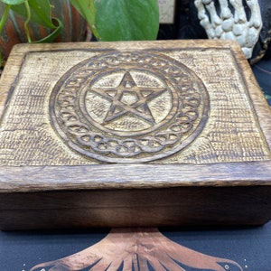 The Witches&#39; Vault: Handgefertigte Pentagramm Erinnerungsbox - Bewahren Sie Ihre magischen Geheimnisse mit Stil auf!