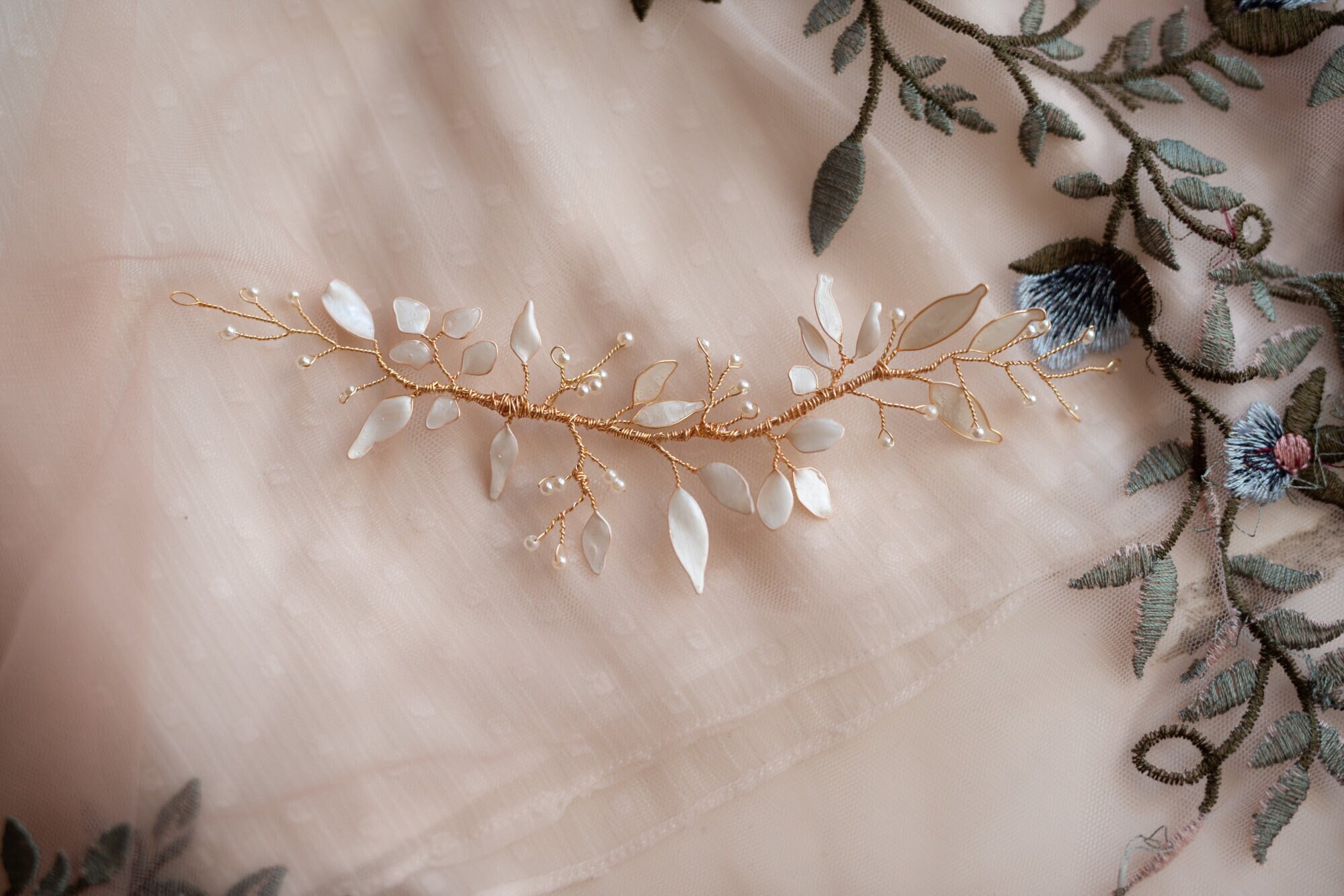 golden hair vine leaves white, clip accessories jewel comb flower leaves branches bride wedding tiara crown