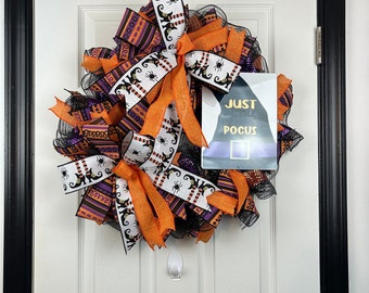 Hocus Pocus Halloween Wreath: Witches Hat Decor