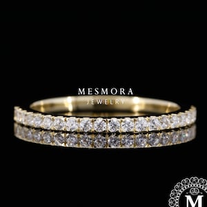 Anillo de compromiso de media eternidad con diamantes cultivados en laboratorio en oro de 14 quilates