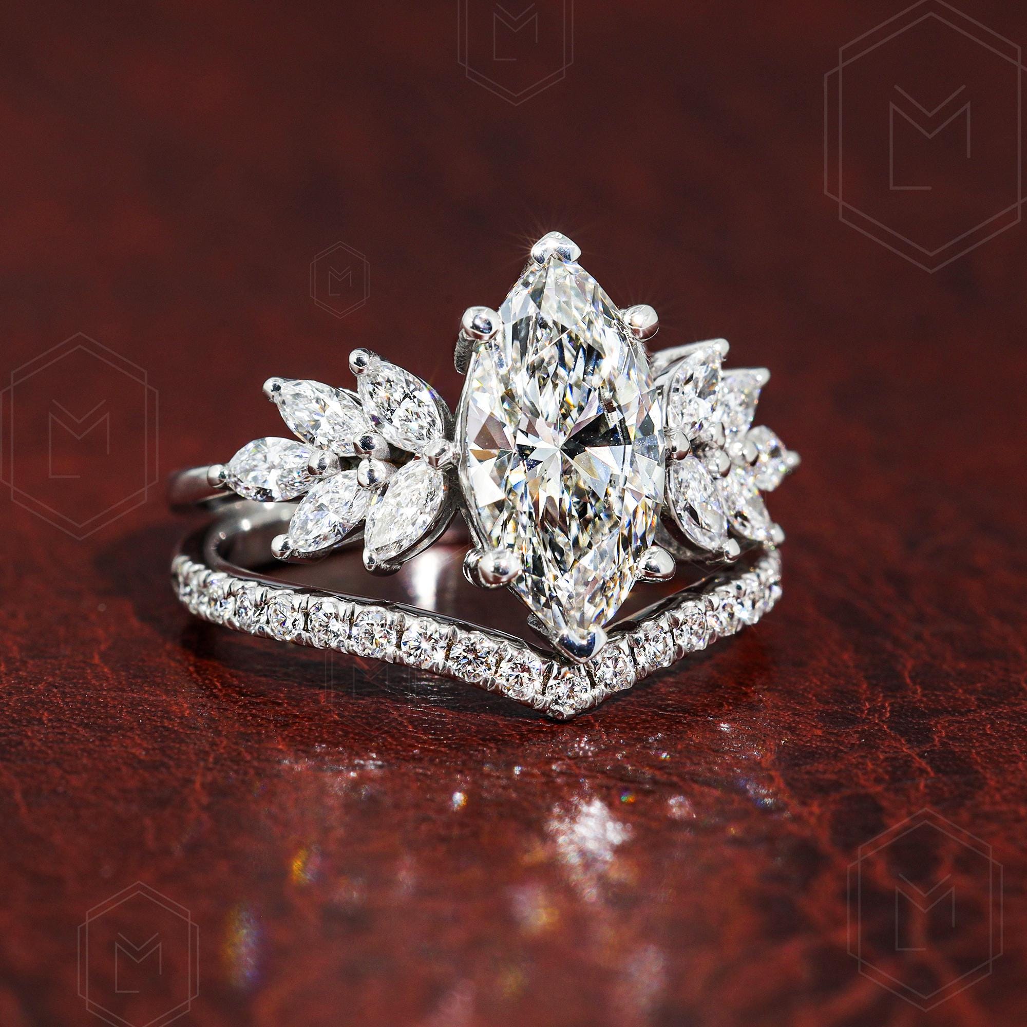 Anillo De Compromiso De Esmeralda Con Racimo De Hojas Marquesa Art