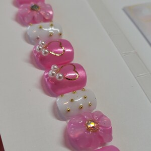 Pink and white valentine&#39;s press on nails