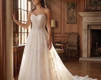 Ivory Lace A Line Wedding Dress Strapless Sweetheart Corset Tulle Chapel Bridal Gown