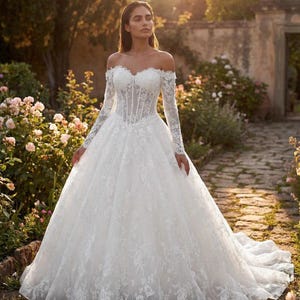 Ivory Lace Off-Shoulder Long Sleeve Ball Gown Wedding Dress Sweetheart Corset Princess Bridal Gown Off White