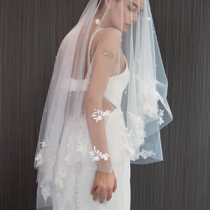 Ivoire cathédrale longueur voile de mariée peigne de mariée en organza floral brodé festonné à un niveau