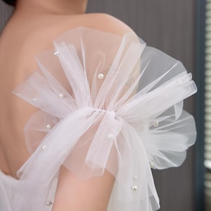 Bridal Fingerless Gloves , Wedding Gloves for Bride , Elegant Tulle Finger Loop Gloves