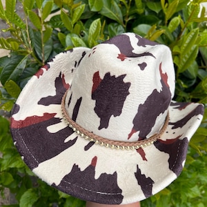 Beyoncé Cowboy Carter Tour 2025 / Cappello da cowboy / Accessori per concerti / Rinascimento / Cappello a tema Beyoncé / Cappello da cowgirl con stampa mucca / Stampa animalier